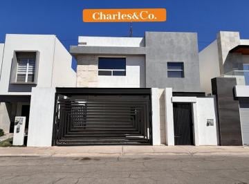 Casa · 208m² · 3 Recámaras · 2 Estacionamientos · Casa en Venta