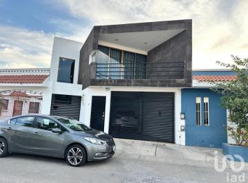 Casa · 220m² · 4 Recámaras · 2 Estacionamientos · Casa en Venta, Paseo Alameda, Mazatlán, Sinaloa.