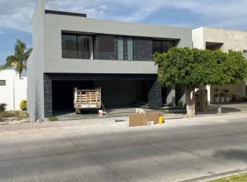 Casa · 429m² · 3 Recámaras · 3 Estacionamientos · Casa en San Luis Potosí
