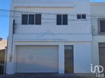 Casa · 130m² · 1 Recámara · 5 Estacionamientos · Casa en Venta en Villanova