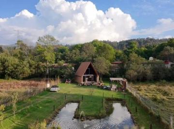 Casa de 2 habitaciones, Valle de Bravo · Gran Cabaña en Venta, con Lago Propio.