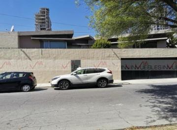 Casa · 609m² · 4 Recámaras · 3 Estacionamientos · Casa en Venta en Monterrey