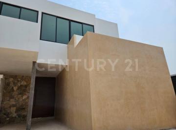 Casa · 295m² · 4 Recámaras · 2 Estacionamientos · Casa en Renta en Parque Natura, Cholul