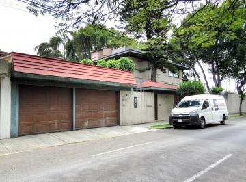 CASA 1 · ¡Bajo de Precio! Disfruta Espacio y Privacidad en Lindavista: 2 Casas en Una Sola Escritura