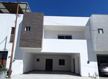 Casa · 330m² · 4 Recámaras · 2 Estacionamientos · Casa en Venta en Cumbres del Valle, Monterrey
