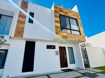 Casa de 4 habitaciones, El Marqués · Casa en Venta en Zibata Roof Garden