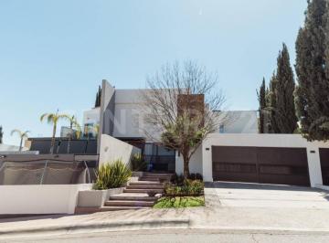 Casa · 702m² · 4 Recámaras · 4 Estacionamientos · Casa en Venta Haciendas de Santa Fe, Chihuahua