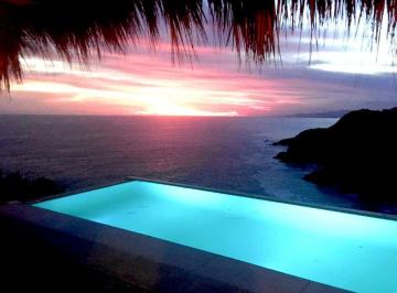 Casa · 500m² · 10 Recámaras · 7 Estacionamientos · Increible Casa con Impresionantes Vistas a Bahia y Pie de La Cuesta