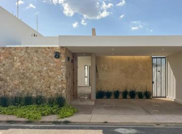 Casa en condominio · 185m² · 3 Recámaras · 2 Estacionamientos · Casa en Venta en Conkal Yucatan