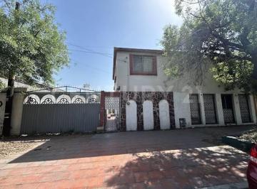 Casa · 465m² · 3 Recámaras · 1 Estacionamiento · Casa en Venta en Col. Talleres en Monterrey