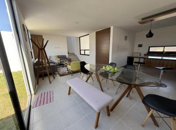 Casa · 164m² · 3 Recámaras · 2 Estacionamientos · Casa en Ubicada en La Radial
