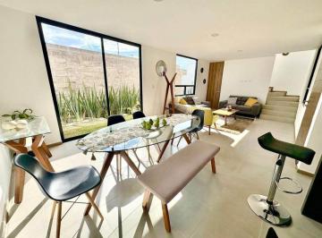 Casa · 104m² · 3 Recámaras · 2 Estacionamientos · Casa en Ubicada en La Radial