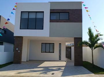 Casa · 210m² · 3 Recámaras · 2 Estacionamientos · Casa en Venta en Fracc. Punto Lomas