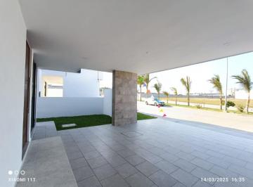 Casa · 222m² · 3 Recámaras · 2 Estacionamientos · Casa en Venta en Fracc Punto Lomas