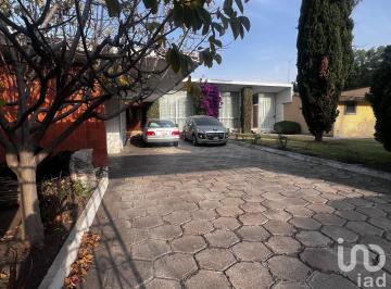 Casa · 444m² · 3 Recámaras · 6 Estacionamientos · Casa en Venta en Bosques de La Calera