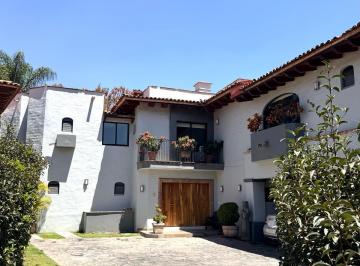 Casa · 900m² · 4 Recámaras · 8 Estacionamientos · Casa - Puerta de Hierro