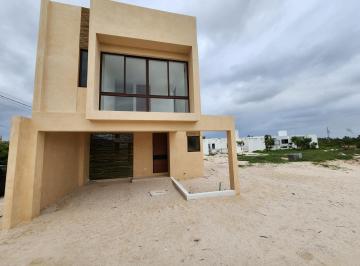 Villa · 191m² · 3 Recámaras · 2 Estacionamientos · Casa en Venta Cerca del Mar de San Benito Yucatan
