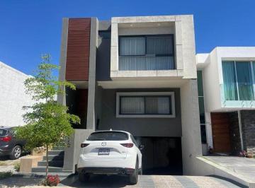 Casa · 280m² · 3 Recámaras · 2 Estacionamientos · Casa en Casa Fuerte Baluarte