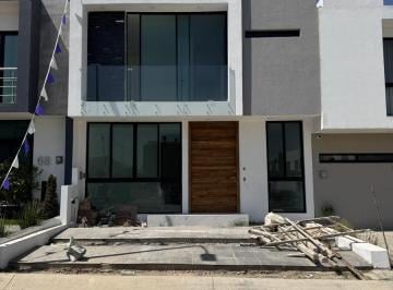 Casa · 209m² · 4 Recámaras · 2 Estacionamientos · Casa en Casa Fuerte