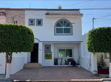 Casa en condominio de 3 habitaciones, Irapuato · Vendo Amplia Casa en Fraccionamiento El Cortijo