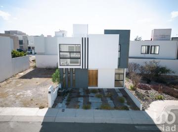 Casa · 159m² · 3 Recámaras · 2 Estacionamientos · Casa en Zizana, Zákia con 3 Recámaras, Alberca, Gimnasio, Seguridad y Salon de Eventos