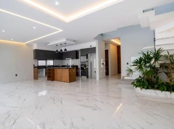 Casa · 315m² · 4 Recámaras · 2 Estacionamientos · Casa en Venta en Residencial Via Cumbres