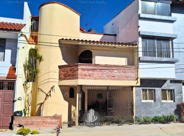 Casa · 220m² · 4 Recámaras · 1 Estacionamiento · Casa en Venta en Colinas de San Isidro