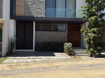 Casa en condominio · 292m² · 3 Recámaras · 2 Estacionamientos · Casa en Venta Valle Imperial