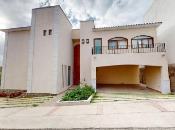 Casa de 4 habitaciones, San Luis Potosí · Casa en Venta en Club de Golf La Loma con Piso Radiante en Toda La Casa.