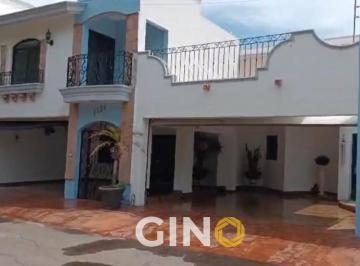 Casa · 300m² · 5 Recámaras · 4 Estacionamientos · Casa en Venta en Pradera Dorada Culiacán