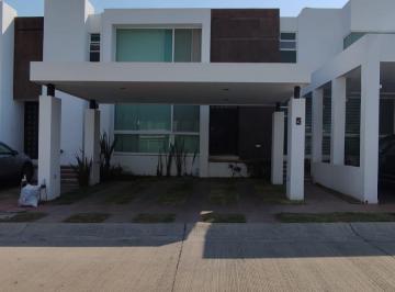 Fachada principal · Rento Casa Amueblada, en Fraccionamiento Lomas de Gran Jardín, Zona Norte de León Gto.