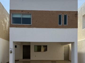 Casa · 220m² · 3 Recámaras · 2 Estacionamientos · Casa en Lomas de Sol
