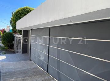 Casa · 266m² · 3 Recámaras · 2 Estacionamientos · Casa en Renta en Paseos del Bosque, Naucalpan, Edo. Méx