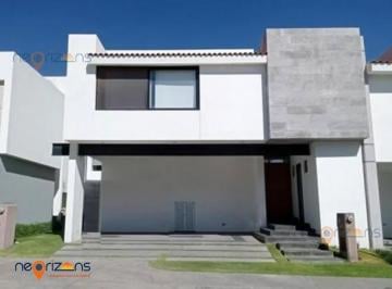 Casa · 510m² · 3 Recámaras · 2 Estacionamientos · Oportunidad Casa en Venta en Fracc. Villantigua Slp