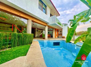 Casa · 384m² · 3 Recámaras · 2 Estacionamientos · Preciosa Casa Al Norte de Cuernavaca con Vista Espectacular