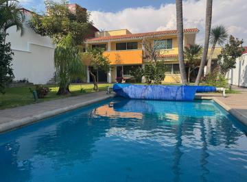 Casa de 4 habitaciones, Cuernavaca · Amplia Residencia en El Fraccionamiento Real de Tetela