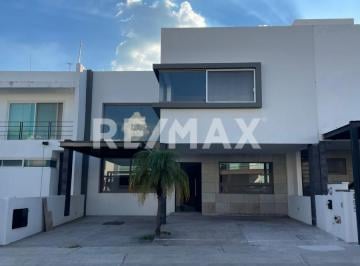 Casa · 339m² · 4 Recámaras · 2 Estacionamientos · Casa en Venta en Cumbres del Lago - (4)