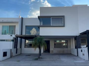 Casa · 339m² · 4 Recámaras · 2 Estacionamientos · Casa en Venta en Cumbres del Lago - (4)