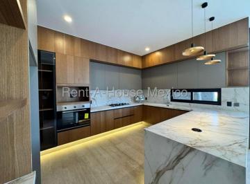 Casa de 4 habitaciones, Querétaro · Altozano - Casa con 4 Recámaras, Cuarto de Servicio, Área de Tv. Venta