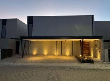 Casa de 4 habitaciones, Querétaro · Lomas del Campanario Norte, 4 Recámaras