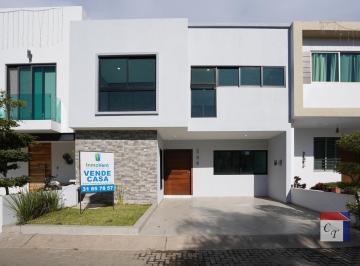 Casa · 195m² · 4 Recámaras · 2 Estacionamientos · Casa en Venta La Cima Zapopan Norte