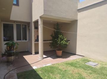 Casa · 242m² · 3 Recámaras · 5 Estacionamientos · Casa en San Jerónimo Chicahualco