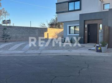Casa · 277m² · 3 Recámaras · 4 Estacionamientos · Casa en Renta en Antares Residencial - (4)