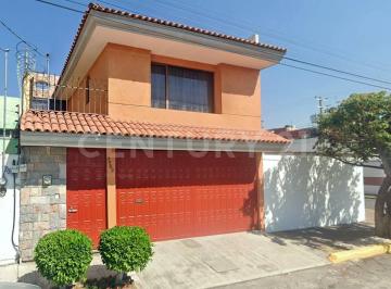 Casa · 354m² · 6 Recámaras · 2 Estacionamientos · Venta de Casa en Puebla, San José Mayorazgo