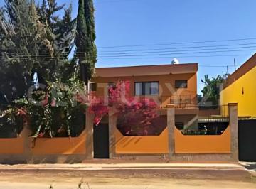 Casa · 350m² · 5 Recámaras · 6 Estacionamientos · Casa en Venta, Jardines de La Calera, Tlajomulco de Zúñiga, Jalisco