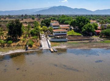 c3411be915fb2c7d18e9445be2be765068e2274af0fe6d70ed922a7eb98fd042 · Casa en Venta en Villa Corona, Jalisco. con Acceso a La Laguna de Atotonilco