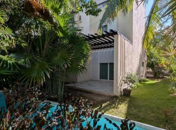 Casa · 211m² · 3 Recámaras · 1 Estacionamiento · Hermosa Casa en Venta Playa del Carmen Condo La Escondida (Nvc - 2342)