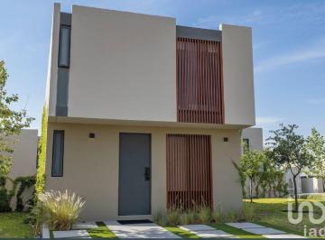 Casa · 118m² · 3 Recámaras · 2 Estacionamientos · Casa en Venta en El Marqués, Querétaro.
