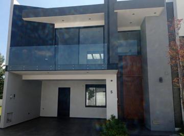 Casa · 239m² · 3 Recámaras · 2 Estacionamientos · Casa en Venta Contemporáneo con Carácter, Parque Floresta, Lomas de Angelópolis