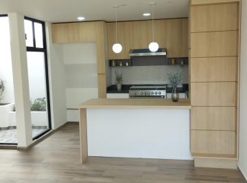 Casa · 187m² · 3 Recámaras · 2 Estacionamientos · Venta de Casa Moderna, Atrás Plaza San Diego